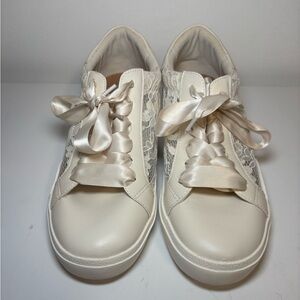 Dolce Vita DV Lace Platform Sneakers Ivory Ribbon Lace Womens 9.5 Bridal